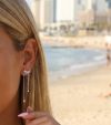 ⁦עגילי לוטוס בשילוב שרשראות וטיפות נופלות⁩ – תמונה ⁦2⁩